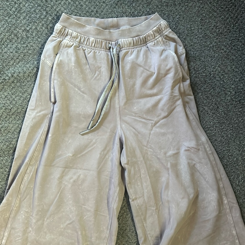 Lululemon mid calf loose capri like pants